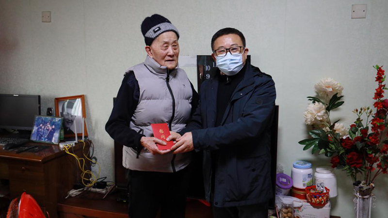 走訪慰問送溫暖 暖心聚力話發(fā)展  —糧油集團(tuán)開展春節(jié)走訪慰問送溫暖活動